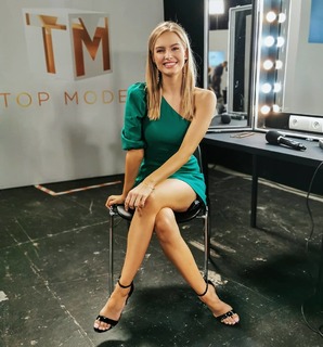 Karolina Pisarek feet photo thumbnail