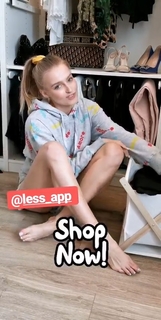 Karolina Pisarek feet photo thumbnail