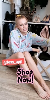 Karolina Pisarek feet photo thumbnail