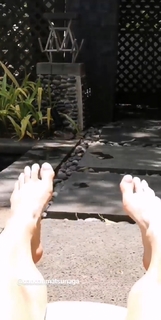 Karolina Pisarek feet photo thumbnail