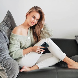 Karolina Pisarek feet photo thumbnail