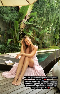 Karolina Pisarek feet photo thumbnail