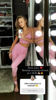 Karolina Pisarek feet photo thumbnail