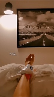 Karolina Pisarek feet photo thumbnail