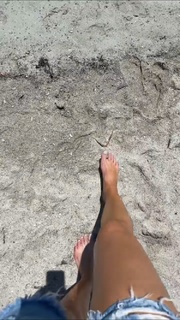 Karolina Pisarek feet photo thumbnail