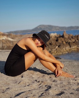 Karolina Pisarek feet photo thumbnail