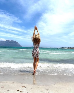 Karolina Pisarek feet photo thumbnail