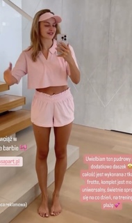 Karolina Pisarek feet photo thumbnail