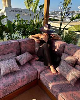 Karolina Pisarek feet photo thumbnail