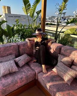 Karolina Pisarek feet photo thumbnail