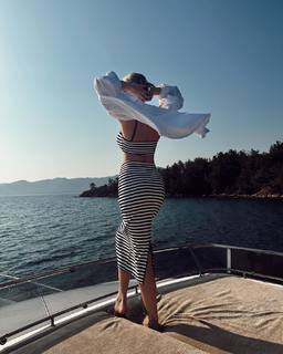 Karolina Pisarek feet photo thumbnail