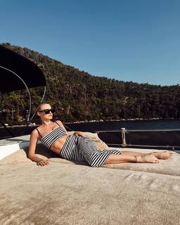 Karolina Pisarek feet photo thumbnail