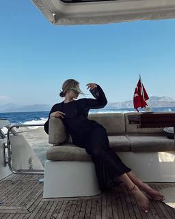 Karolina Pisarek feet photo thumbnail