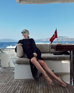 Karolina Pisarek feet photo thumbnail