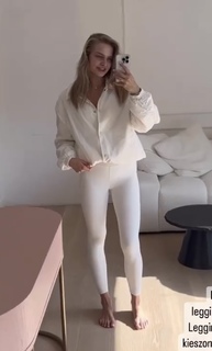 Karolina Pisarek feet photo thumbnail