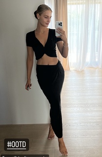Karolina Pisarek feet photo thumbnail