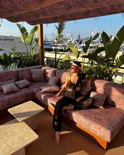 Karolina Pisarek feet photo thumbnail