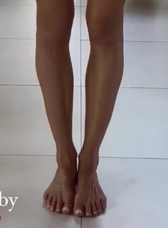 Karolina Pisarek feet photo thumbnail