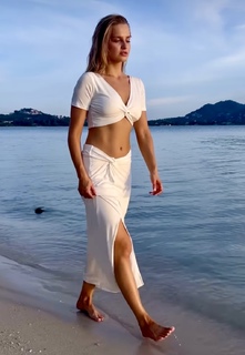 Karolina Pisarek feet photo thumbnail