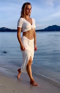 Karolina Pisarek feet photo thumbnail