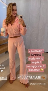 Karolina Pisarek feet photo thumbnail