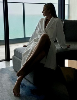 Karolina Pisarek feet photo thumbnail