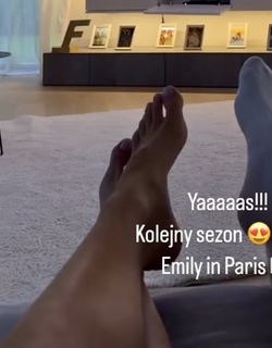 Karolina Pisarek feet photo thumbnail