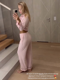 Karolina Pisarek feet photo thumbnail