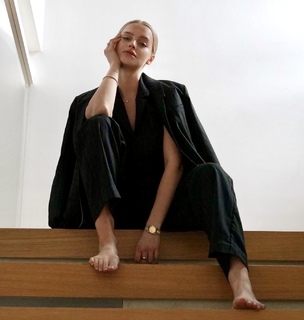 Karolina Pisarek feet photo thumbnail