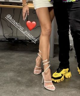 Karolina Pisarek feet photo thumbnail