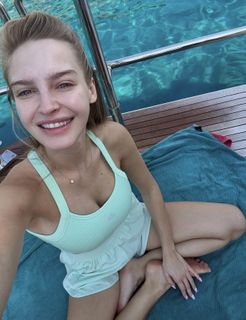 Karolina Pisarek feet photo thumbnail