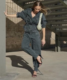 Karolina Pisarek feet photo thumbnail