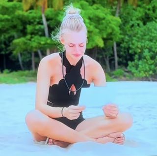 Karolina Pisarek feet photo thumbnail