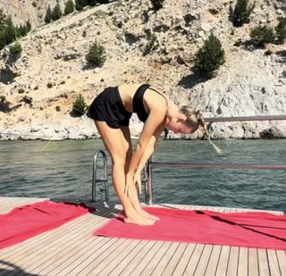 Karolina Pisarek feet photo thumbnail