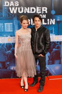 Karoline Herfurth feet photo thumbnail