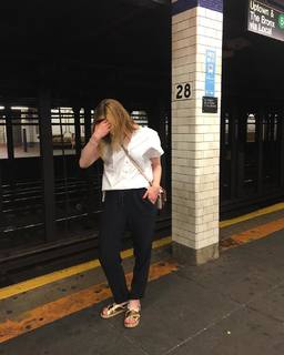 Karoline Herfurth feet photo thumbnail