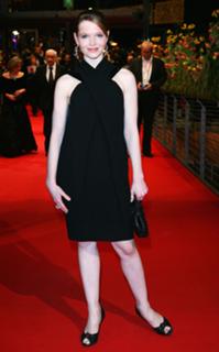 Karoline Herfurth feet photo thumbnail