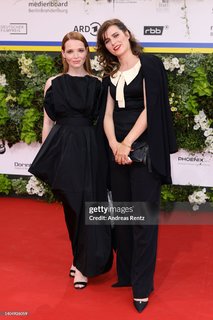 Karoline Herfurth feet photo thumbnail