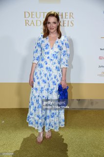 Karoline Herfurth feet photo thumbnail