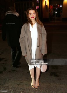 Karoline Herfurth feet photo thumbnail