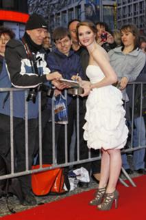 Karoline Herfurth feet photo thumbnail