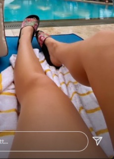 Karoline Leavitt feet photo thumbnail