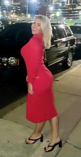 Karoline Leavitt feet photo thumbnail