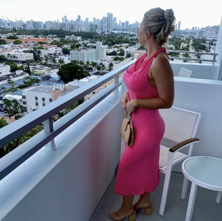 Karoline Leavitt feet photo thumbnail