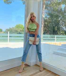 Karoline Lima feet photo thumbnail