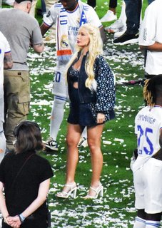 Karoline Lima feet photo thumbnail