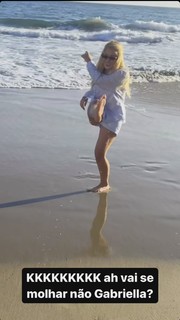 Karoline Lima feet photo thumbnail