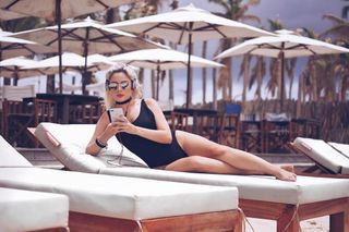 Karoline Lima feet photo thumbnail