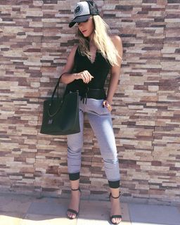 Karoline Lima feet photo thumbnail