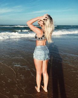 Karoline Lima feet photo thumbnail